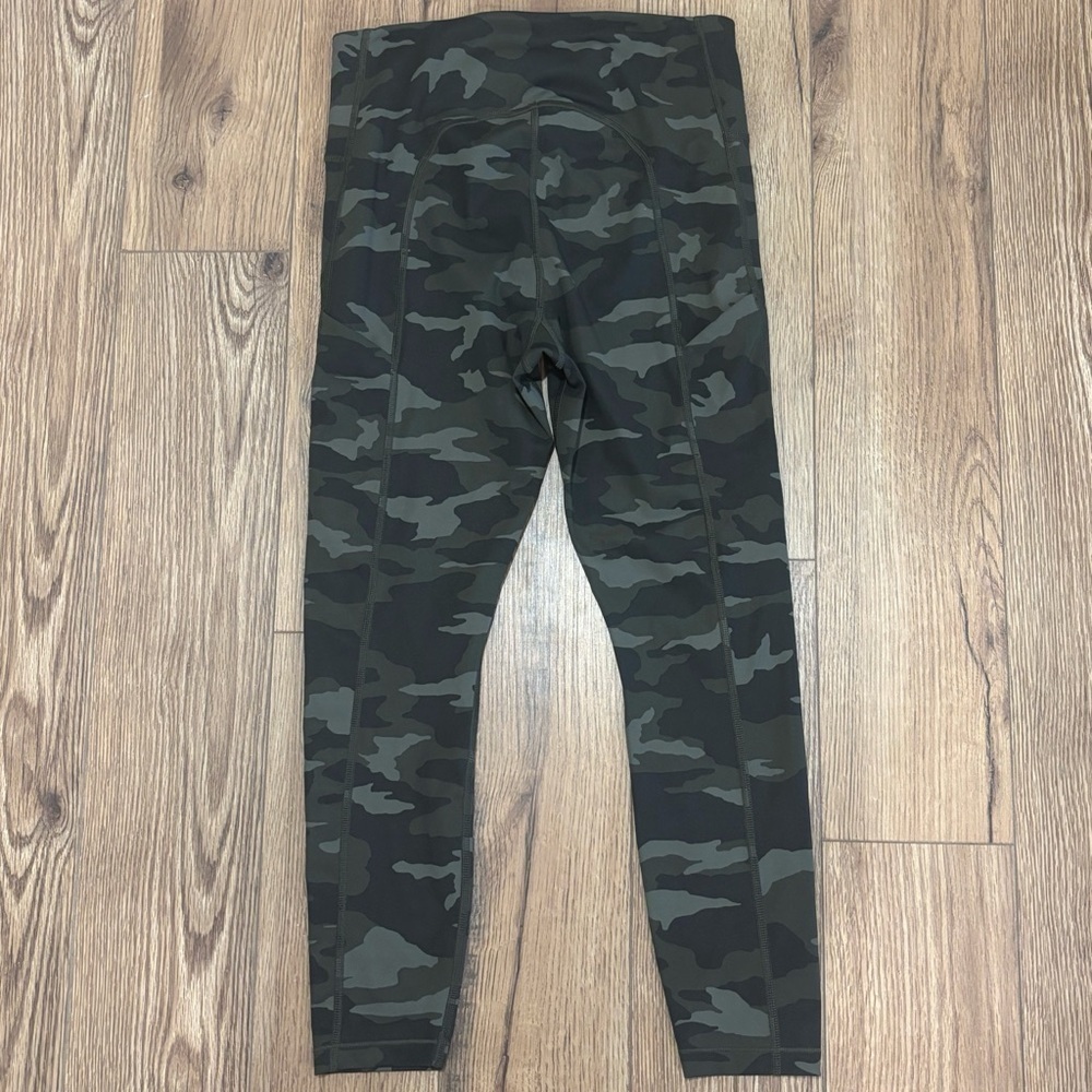 Athleta Ultimate Camo 7/8 Tight Leggings 23" Size Small EUC - Picture 2 of 7